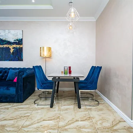 Luxury For Business & Pleasure Royal 3