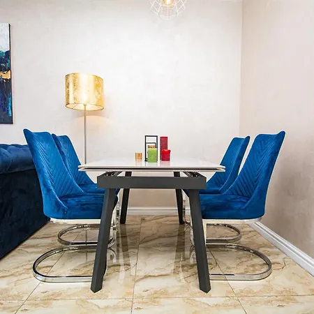 Luxury For Business & Pleasure Royal 3