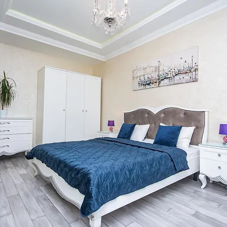 Luxury For Business & Pleasure Royal 3
